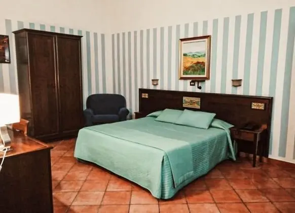 Classic Büyük Yataklı Tek Kişilik Oda