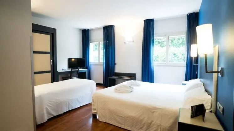 Camera Tripla Classic