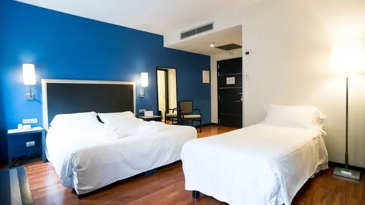 Camera Tripla Classic