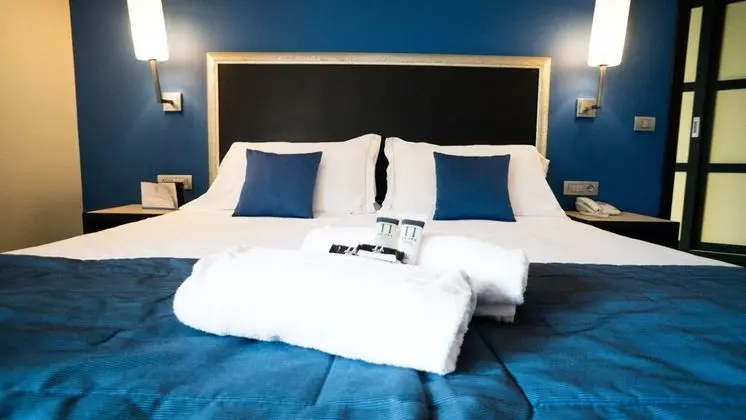 Camera Tripla Classic