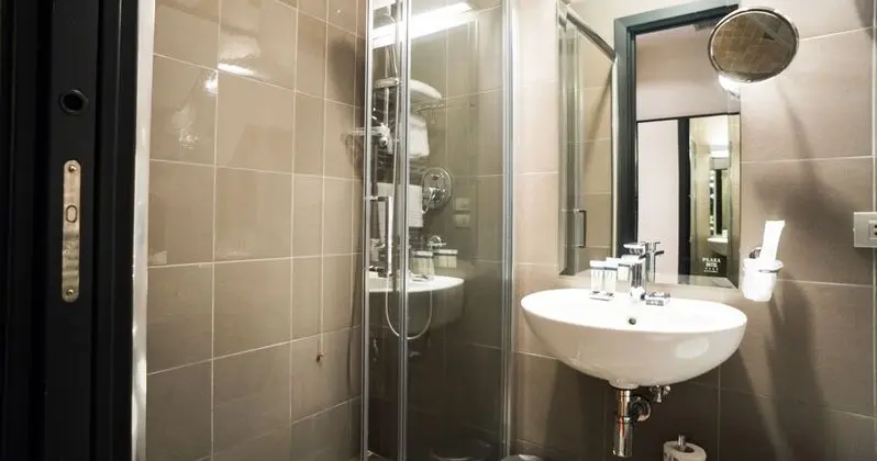 Camera Tripla Classic