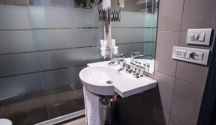 Camera Tripla Classic