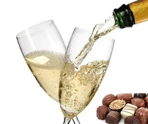 Romantic Oda, Sıcak Su Küveti (Bottle of sparkling wine & chocolate)