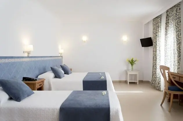 Üç Kişilik Oda, Balkon, Şehir Manzaralı