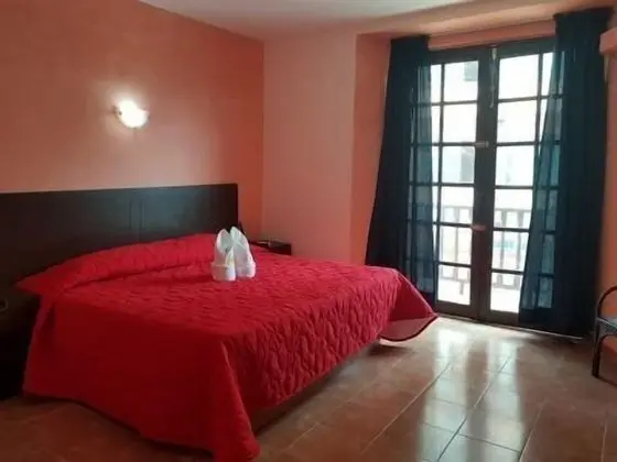 Habitacion matrimonio grande (1 cama king)