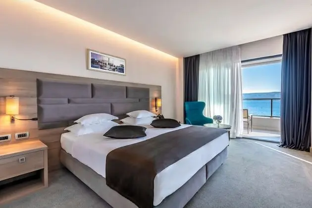 Deluxe Tek Büyük veya İki Ayrı Yataklı Oda, Balkon, Deniz Manzaralı