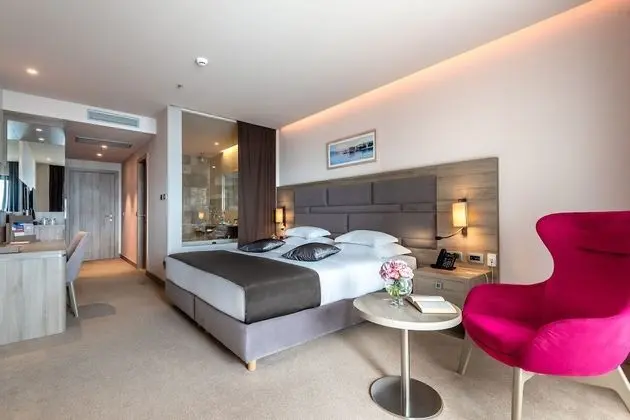 Deluxe Tek Büyük veya İki Ayrı Yataklı Oda, Balkon, Deniz Manzaralı