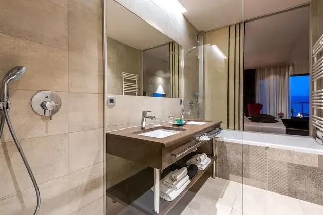 Deluxe Tek Büyük veya İki Ayrı Yataklı Oda, Balkon, Deniz Manzaralı