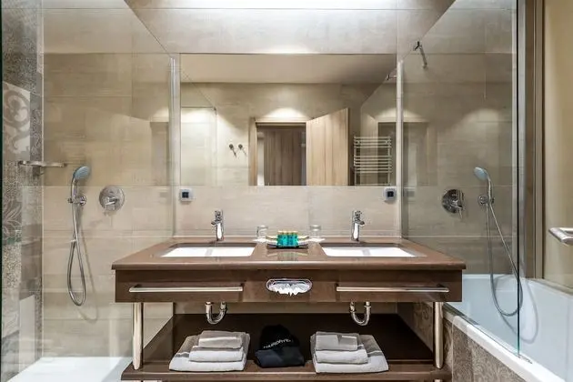 Deluxe Tek Büyük veya İki Ayrı Yataklı Oda, Balkon, Deniz Manzaralı