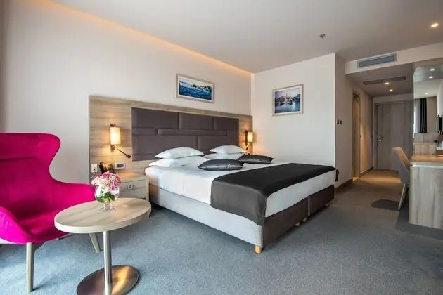 Superior Tek Büyük veya İki Ayrı Yataklı Oda, Balkon, Deniz Manzaralı
