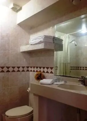 Tek Büyük Yataklı Oda, 2 Çift Kişilik Yatak