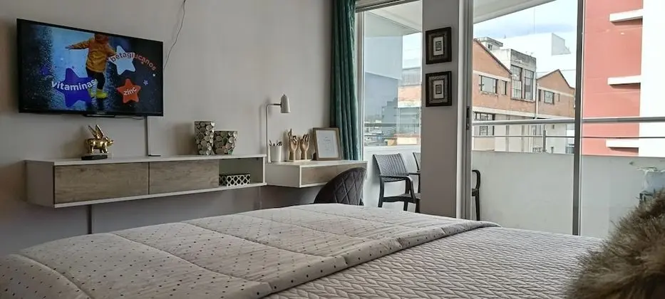 HOME with Balcony + 3 Beds - 6th FLOOR