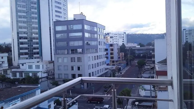 HOME with Balcony + 3 Beds - 6th FLOOR
