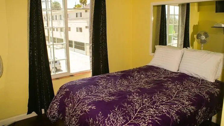 Oda, 1 Büyük (Queen) Boy Yatak, Sigara İçilmez, Ortak Banyo