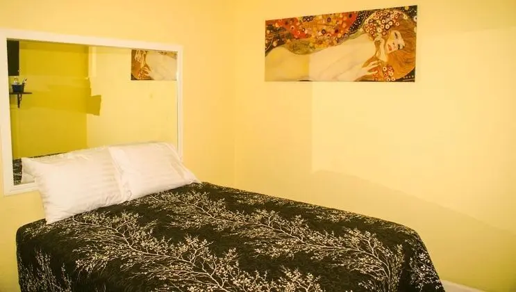 Oda, 1 Büyük (Queen) Boy Yatak, Sigara İçilmez, Ortak Banyo