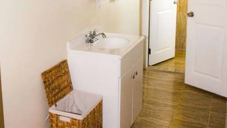 Oda, 1 Büyük (Queen) Boy Yatak, Sigara İçilmez, Ortak Banyo