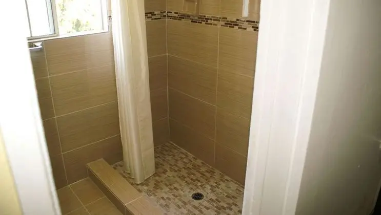 Oda, 1 Büyük (Queen) Boy Yatak, Sigara İçilmez, Ortak Banyo