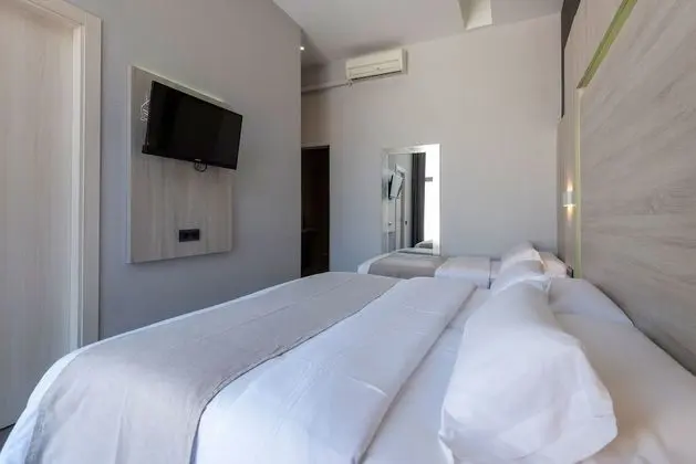 Üç Kişilik Oda, Şehir Manzaralı (1 cama doble+1 single)