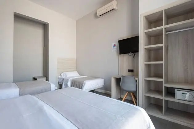 Üç Kişilik Oda, Şehir Manzaralı (1 cama doble+1 single)