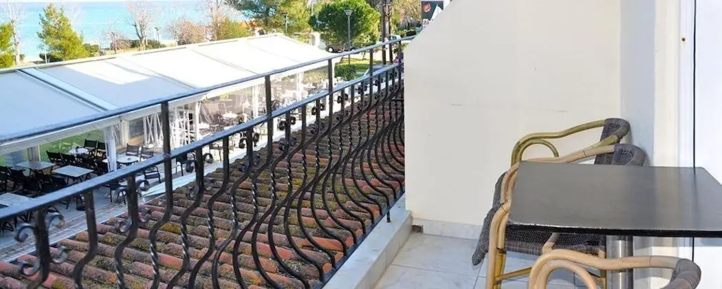 Üç Kişilik Oda, Deniz Manzaralı
