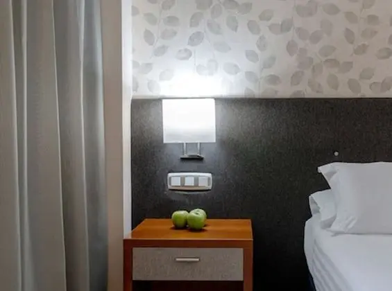 Büyük Yataklı Tek Kişilik Oda