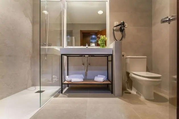 Büyük Yataklı Tek Kişilik Oda