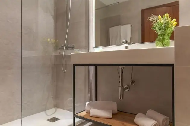 Büyük Yataklı Tek Kişilik Oda