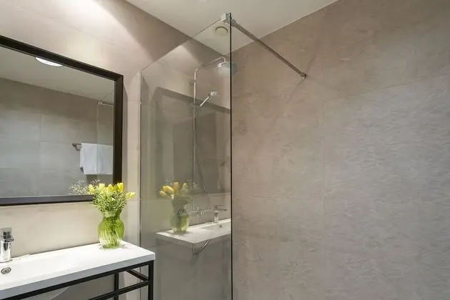 Büyük Yataklı Tek Kişilik Oda