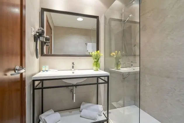 Tek Büyük veya İki Ayrı Yataklı Oda