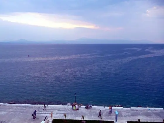 Tek Büyük veya İki Ayrı Yataklı Oda, Deniz Manzaralı