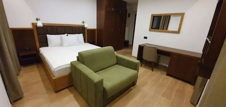 Basic Tek Büyük Yataklı Oda