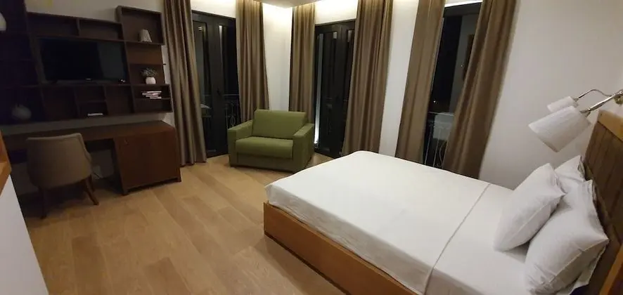 Basic Tek Büyük Yataklı Oda