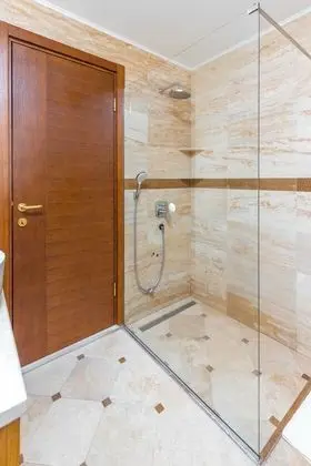 Basic Tek Büyük Yataklı Oda