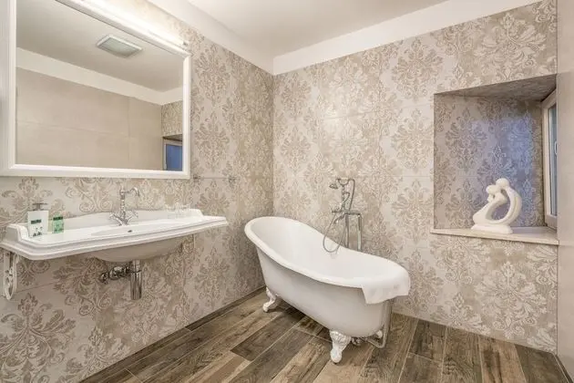 Grand Luxury Suite - King Bed