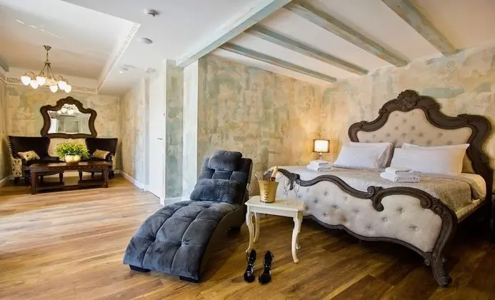 Grand Luxury Suite with Terrace & City View
