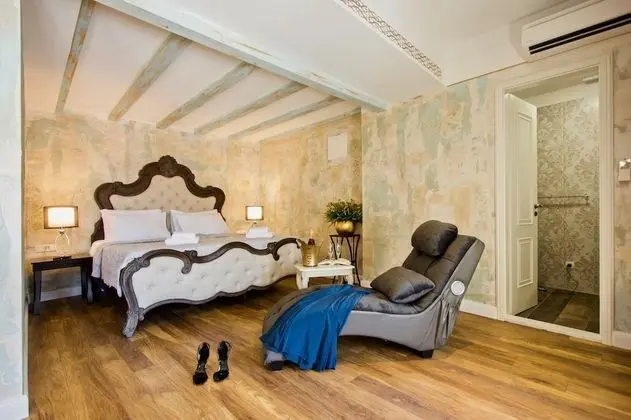 Grand Luxury Suite with Terrace & City View