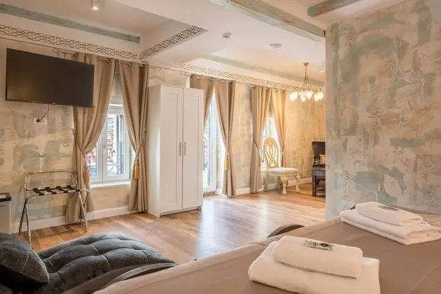 Grand Luxury Suite with Terrace & City View
