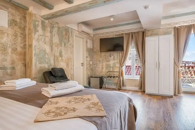 Grand Luxury Suite with Terrace & City View