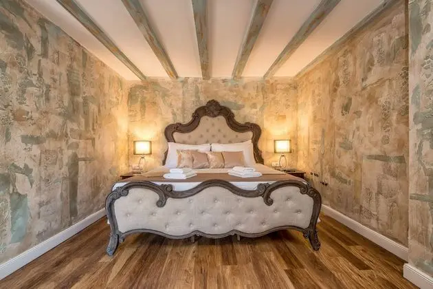 Grand Luxury Suite with Terrace & City View