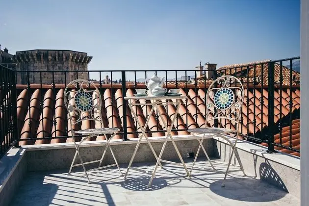 Grand Luxury Suite with Terrace & City View