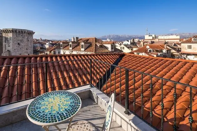 Grand Luxury Suite with Terrace & City View