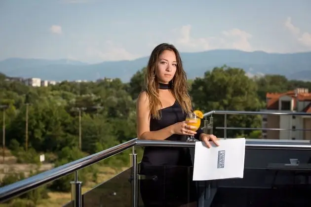 Junior Süit, Balkon