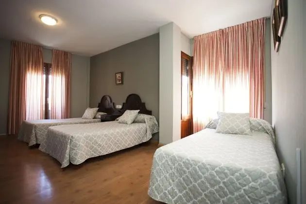Standard Üç Kişilik Oda (cama de matrimonio e individual)
