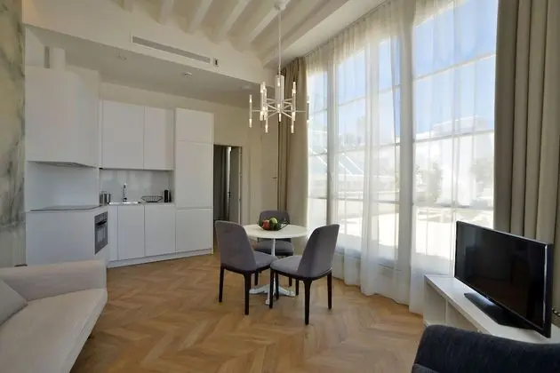 Çatı Katı Süiti (Penthouse)