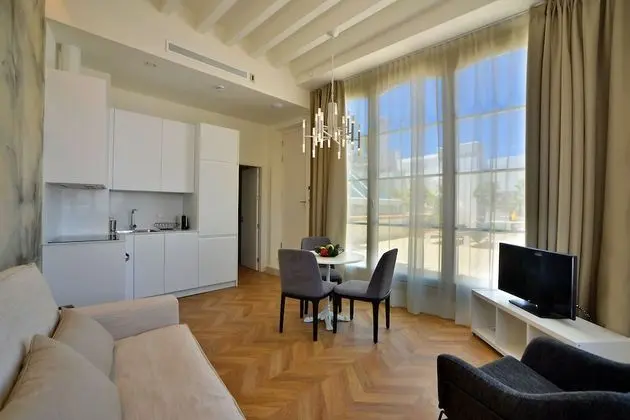 Çatı Katı Süiti (Penthouse)