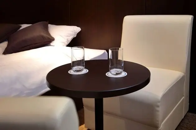 Tek Büyük Yataklı Oda, Sigara İçilebilir