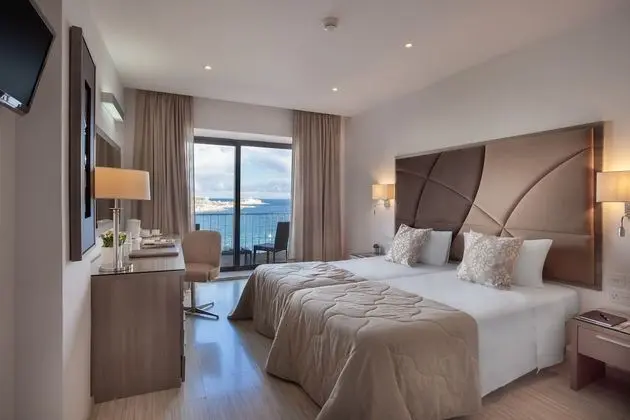 Superior Tek Büyük veya İki Ayrı Yataklı Oda (Sea Front)