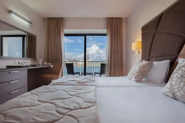 Superior Tek Büyük veya İki Ayrı Yataklı Oda (Sea Front)