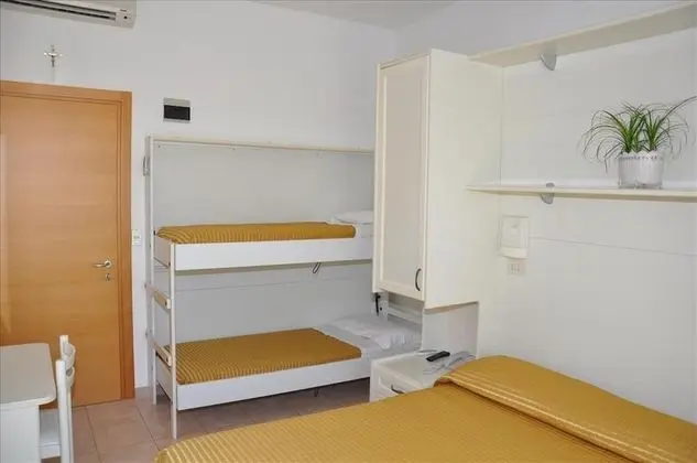 Standard Dört Kişilik Oda, Balkon