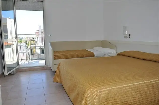 Standard Üç Kişilik Oda, Balkon